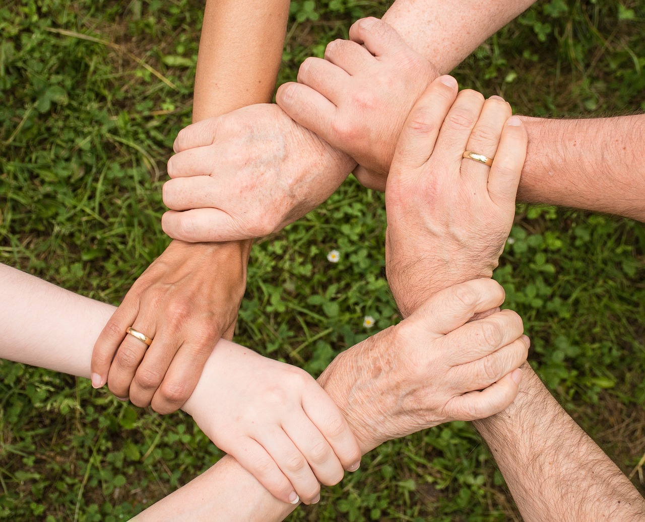 entdecken sie die bedeutung des familienlebens, seine herausforderungen und freuden. erfahren sie, wie sie harmonische beziehungen fördern und unvergessliche erinnerungen mit ihren liebsten schaffen können.